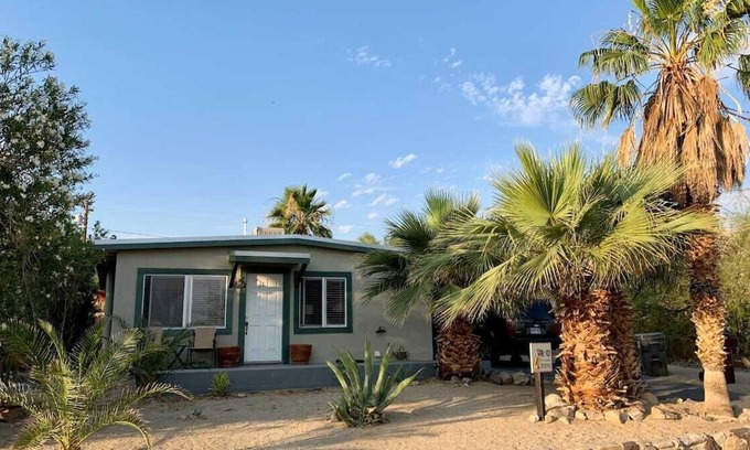 Twentynine Palms Casa | Unobstructed MOUNTAIN VIEWS, 3 minutes to Joshua Tree NP.