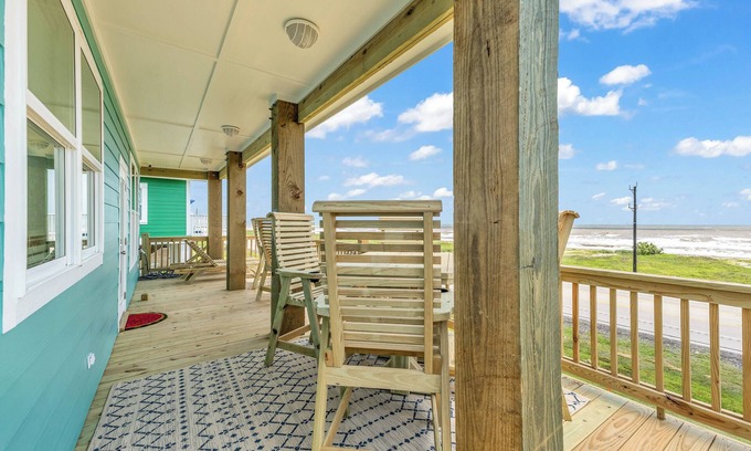 Port Bolivar Casa | UNOBSTRUCTED Beach AND Bay views, 100m to beach