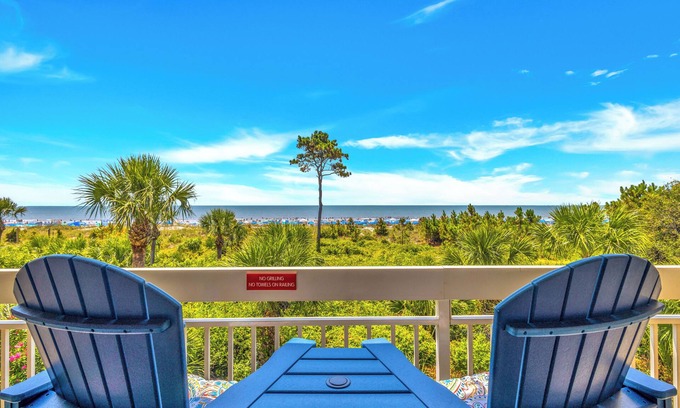 North Forest Beach Condominio | Unobstructed Oceanfront 1 bedroom condo with King size bed!