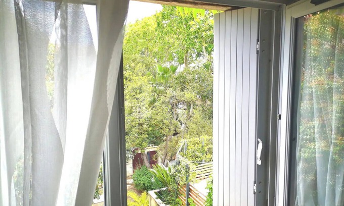 Gambetta Apartamento | Unoverlooked apartment - garden view
