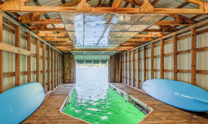 Bayview Casa | Unplug and reconnect with nature - book your stay and wake up to the lake's magic!