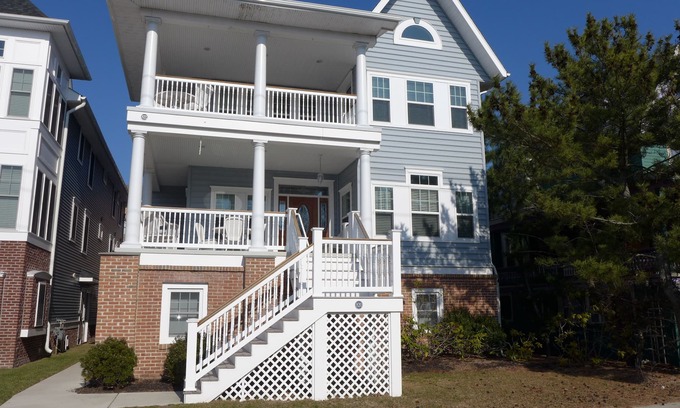 North End Condominio | Unrivaled, 2nd to none, Queen of Wesley on Doctors Row...stunningly beautiful