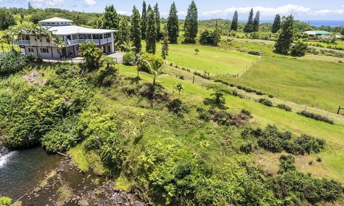 Hilo Casa | Granja de cascadas vírgenes, no descubiertas e inolvidables con vistas a la bahía de Hilo