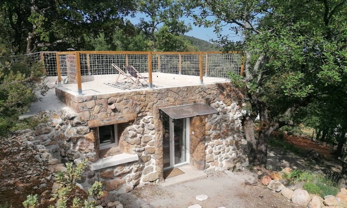 Besse-sur-Issole Otro | Unusual cottage: La Bergerie des Restanques! For nature lovers!