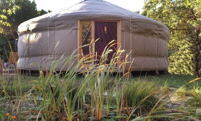 Lauris Cabina | Noche inusual en una yurta de piscina Luberon Provence
