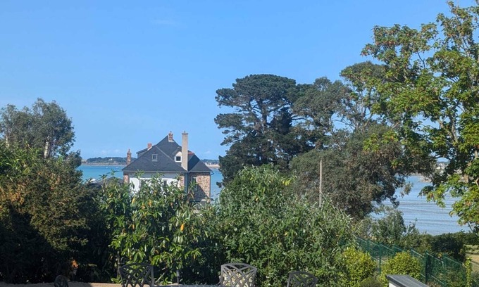 Saint-Jacut-de-la-Mer Villa | Unusual seaside gite opened in May 2025 in Notre Dame des Grèves,
