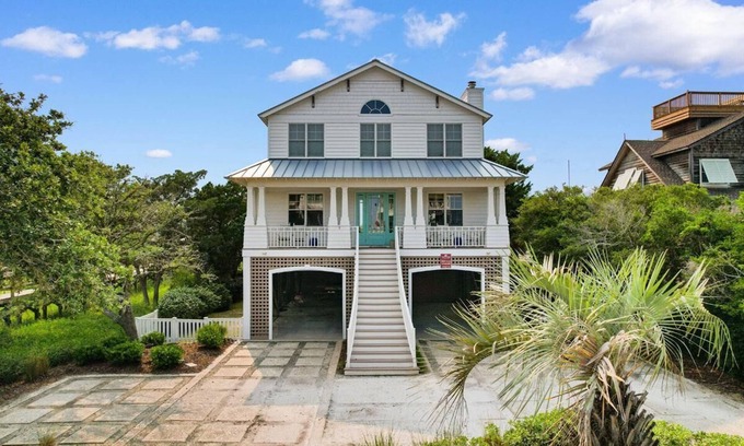 Pawleys Island Casa | Unwind and Indulge at Five Stars Beach Home
