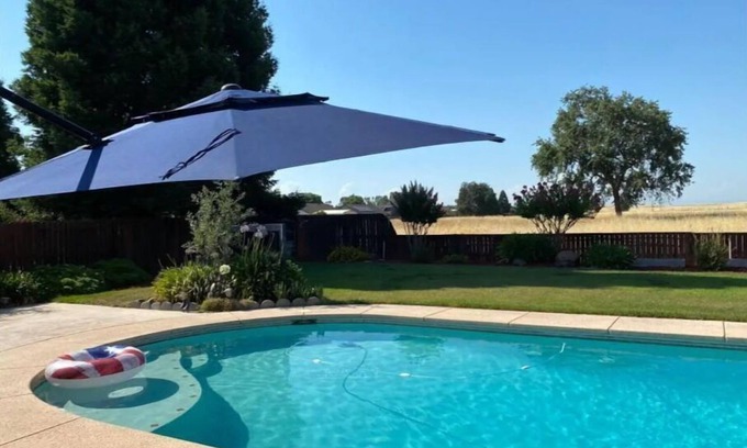 Red Bluff Casa | Unwind and relax at our country cozy getaway home