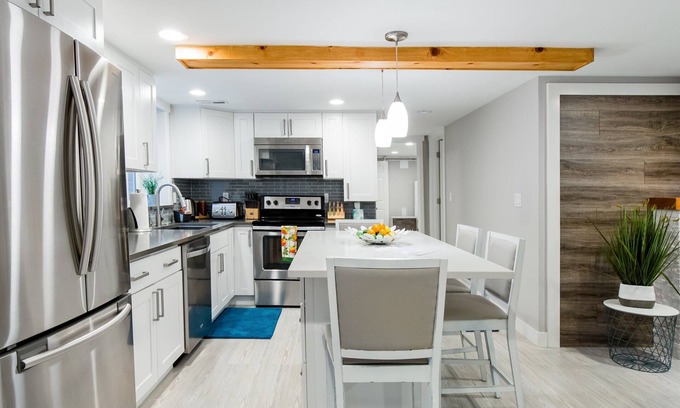 Kirkland Apartamento | Relájese en una suite moderna de Kirkland