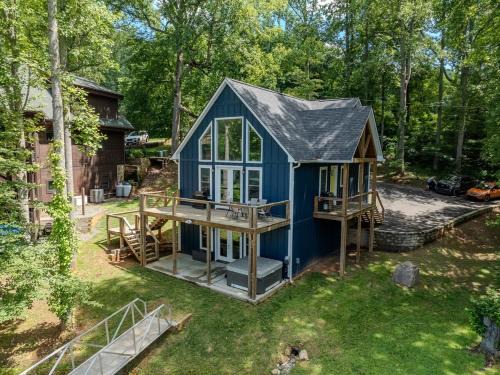 Robbinsville Casa | Unwind at Lakey McLakehouse on Lake Santeetlah