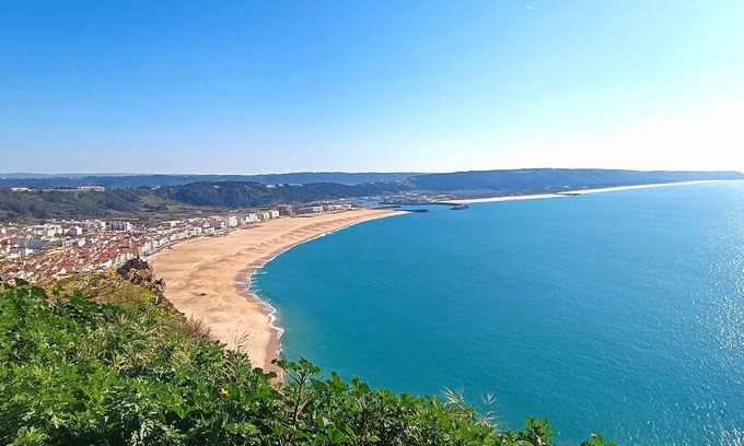 Maiorga Cabaña | Unwind at The Good View Retreat and Explore Portugal From its Heart