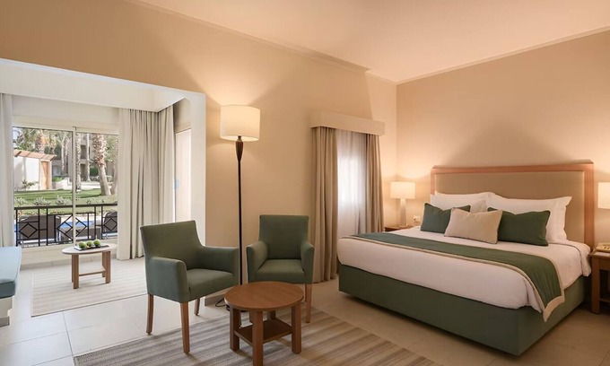 Sharm El Sheikh Complejo | Unwind at the Spa, Swim All Day, Explore SOHO Nights & Beach Calm