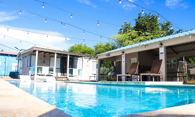 El Combate Apartamento | Family-Friendly Stay,Pool, 2 Mins to Combate Beach