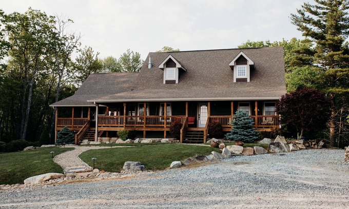 Newland Casa | Unwind in Nature's Solitude: Discover our mountain farmhouse getaway