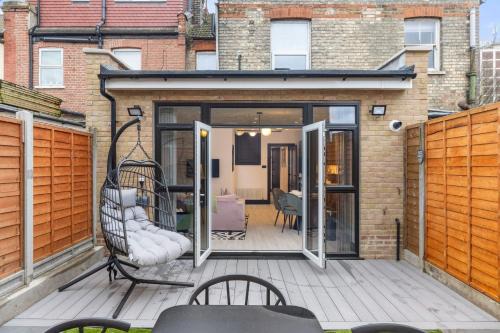 Tottenham Green Apartamento | Unwind in Style 2BR with Cozy Backyard for Groups