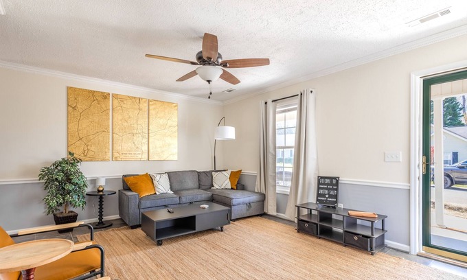 Winston - Salem Casa | Unwind in Style: Pet-Friendly - Hot Tub - Washer
