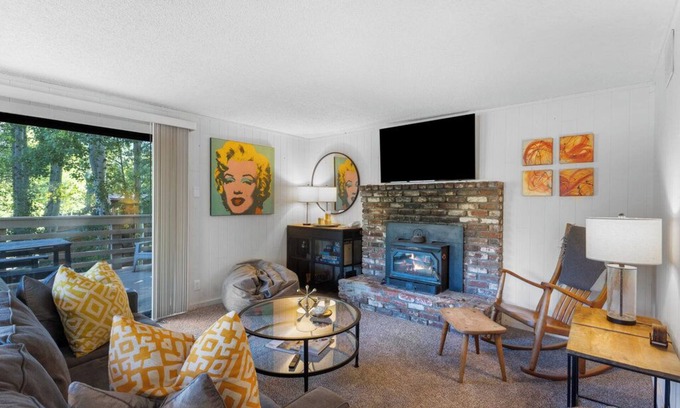Olympic Valley Casa | Unwind in the ultimate mountain setting! And just nine minutes to the Lake!