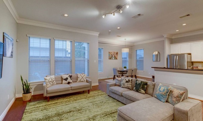 Lazybrook/Timbergrove Casa | Unwind in this cozy central home