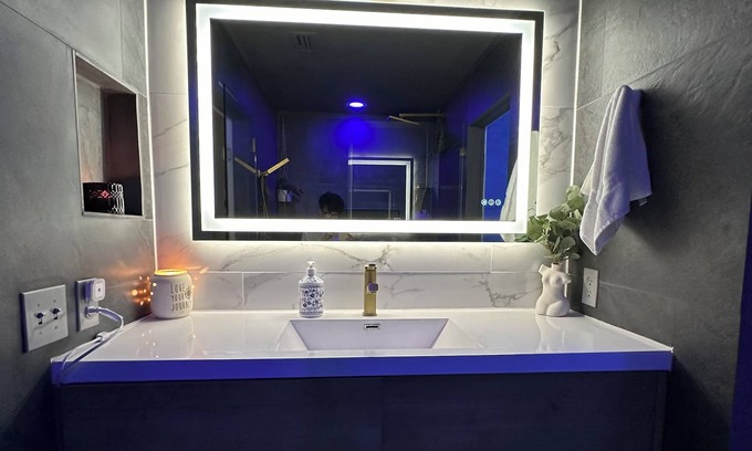 Arlington Casa | Unwind in Tranquility Lake POOL Jet Steam shower High speed Internet