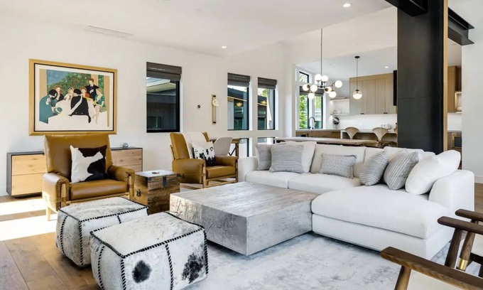 Olympic Valley Cabina | Lux Spacious Palisades Tahoe Home | Beautifully Decorated| Spacious Decks