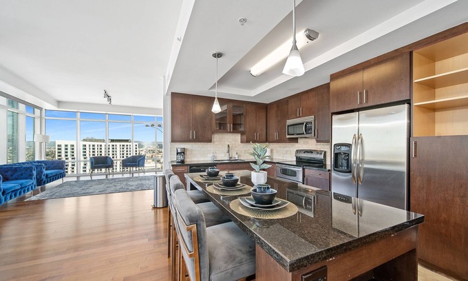 Commerce Apartamento | Up scale Home downtown LA with Staplescenter views