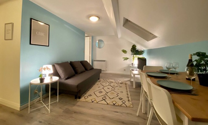 Nevers Apartamento | Up there!