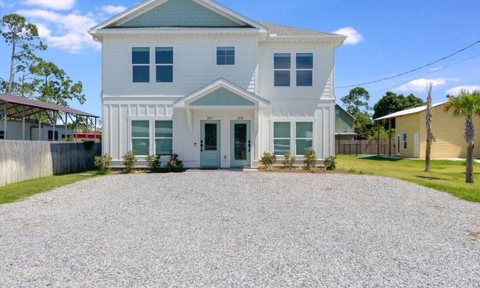 Upper Grand Lagoon Casa | Up to 18 Guests 6-Bed Retreat w/Pickleball Court