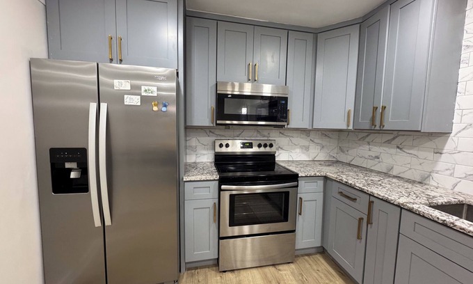Harper Woods Casa | UPDATE 4-bedroom ranch 10 min from Down Town with WiFi and AC