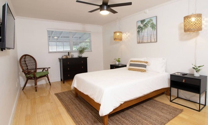 North Beach Casa | *Update * New Game Room, near Navy Base and Beach!