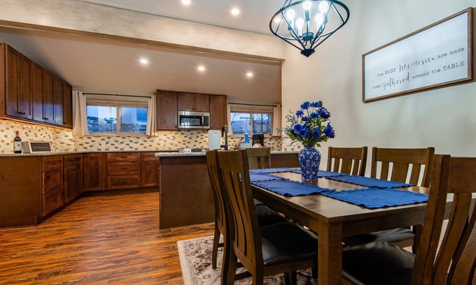 Cripple Creek Casa | Updated*1895 Victorian*Modern Kitchen*MTN Views
