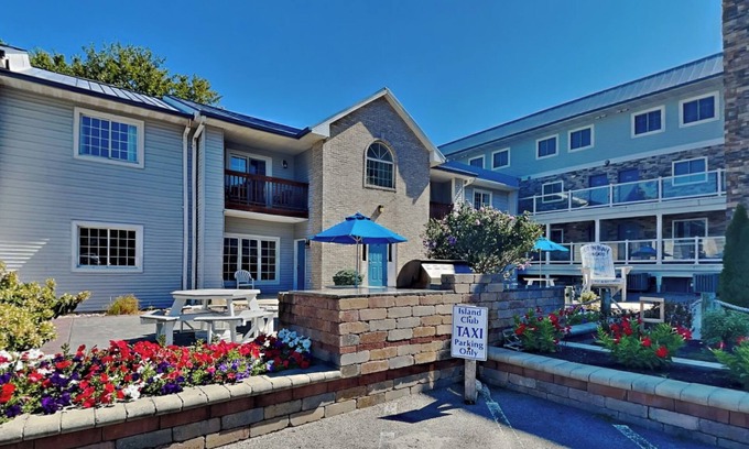 Put-in-Bay Condominio | Actualización 2 BR Pool View Condo Ubicado a 3 minutos del centro de Put-in-Bay Ohio