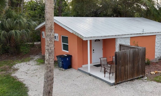 Bonita Shores Cabaña | Updated 2024 King Bed Kit W/D Dock On Imperial River 1.3 Mi to Beach Sleeps 4