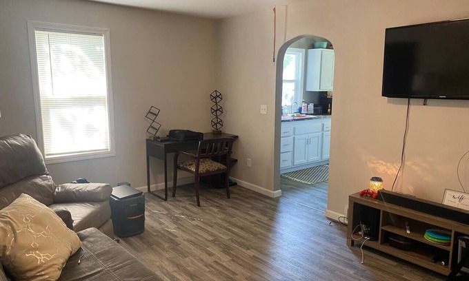 Westbrook Casa | Updated 2BR Home near The Lakes + pet friendly