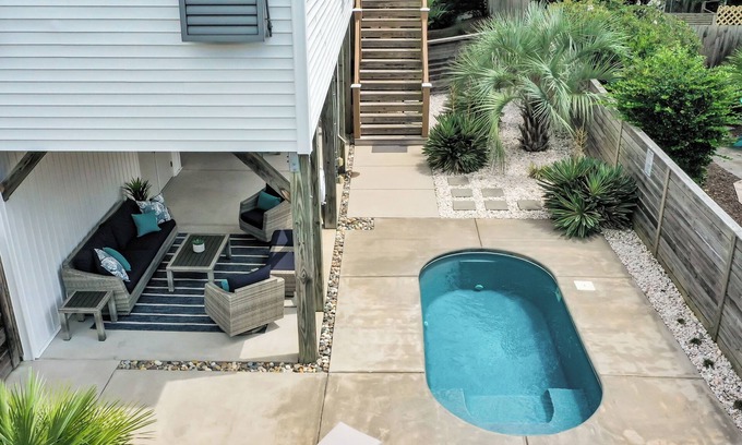 Wilmington Beach Casa | Updated/2min Walk to Beach/Private Pool/Golf Cart/Lush Yard/Table Games