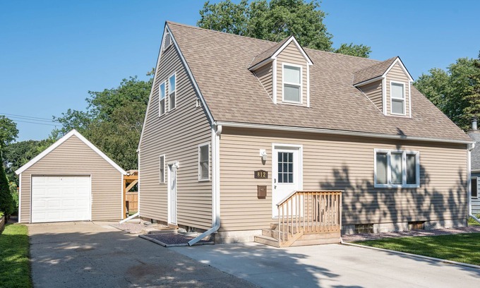 Owatonna Casa | Updated 3 Bedroom House with Patio and Dog Run