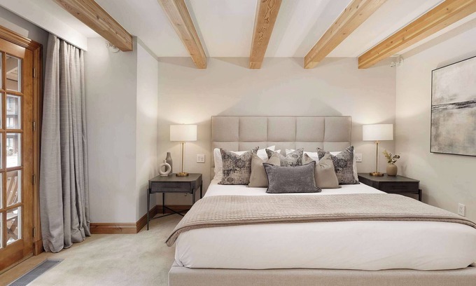 Downtown Casa | Updated 4 BR, 4.5 BA, 1 Block from Gondola!