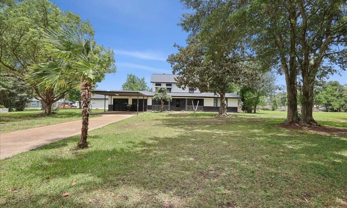 Bridge City Casa | Updated 5 bedroom home in Bridge City