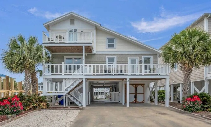 Ocean Isle Beach Casa | Updated 5 BR Canal Home, Short Walk To Beach!