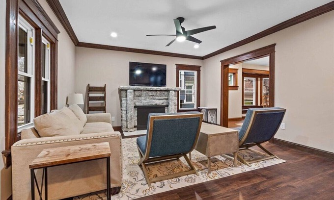 Central Hyde Park Casa | Updated 6Br, near dwntwn, Chiefs stadium, and KC’s Best