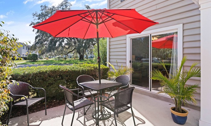 Demere Park Casa | Updated and clean, 2 full baths, modern townhouse close to Pier Village