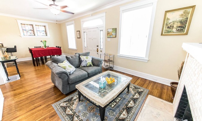 St. Louis Casa | Brick Home Sleep 9 actualizado Walk to WashU / Barnes / Delmar Loop / Forest Park / Zoo