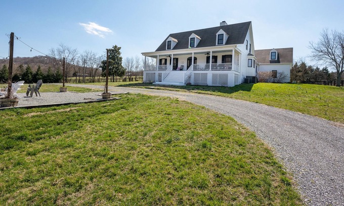 Thompson's Station Casa | Updated Cape Cod home on 10 acres, near Pilgrimage Music & Cultural Festival