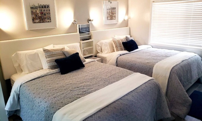 North Myrtle Beach Condominio | Updated, Clean, Fully Stocked, Pet Friendly 1 Bedroom Condo Steps to the Beach