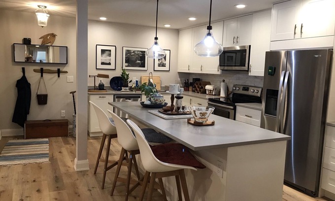 Myers Park Condominio | Updated condo in walkable Myers Park