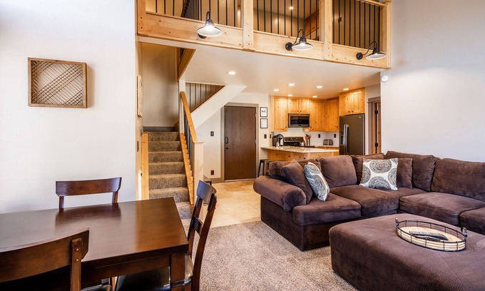 Brian Head Condominio | Updated Corner Unit Condo. Next to Giant Steps Ski Lift.