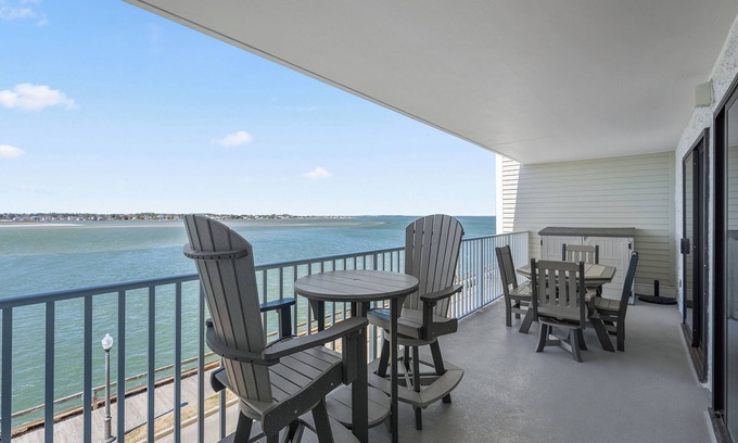 Ocean City Condominio | Direct Bay Front w / Open Bay Views & Sunsets, Pool & 3 Blocks to Beach / Boardwalk!