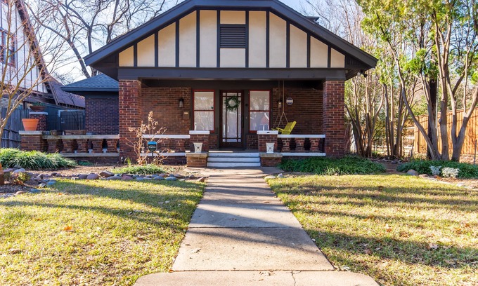 Junius Heights Casa | Updated East Dallas Home (Walkable to Lakewood)
