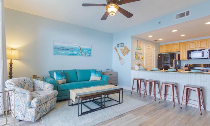 West Panama City Beach Condominio | Sólo remodelado! ¡Servicio gratuito de playa! Propietario Administrado! Lee mis comentarios!