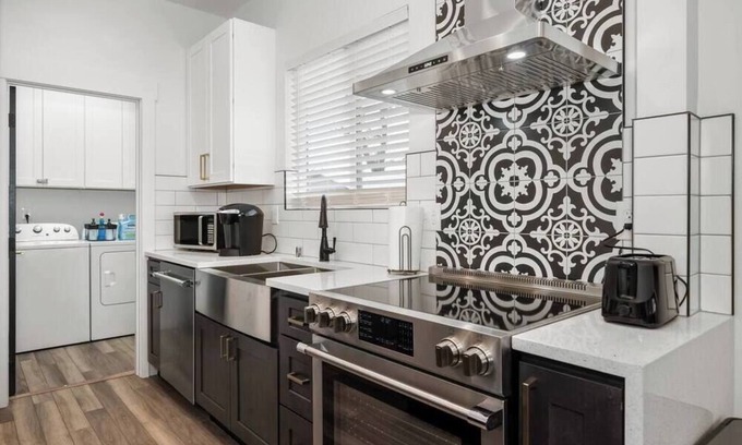 Spokane Casa | Updated Family Friendly Hillyard Gem NEW HOT TUB!