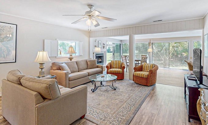 Sea Pines Condominio | Updated Ground Floor Villa with Golf Views and Dog Friendly